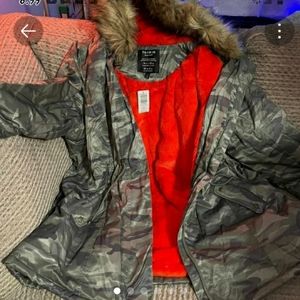 Torrid camo parka in a size 6 which is about a 34/36W